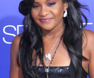Bobbi Kristina NIE ŻYJE! Umarła jak matka