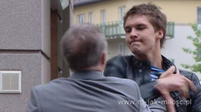 M jak MIŁOŚĆ, odc. 933. Ryszard Kowalski (Aleksander Mikołajczak) i Marcin (Mikołaj Roznerski)