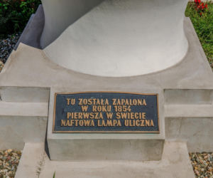 Zapłonęła w nim pierwsza na świecie uliczna lampa naftowa. To jedno z najpiękniejszych miast w Małopolsce