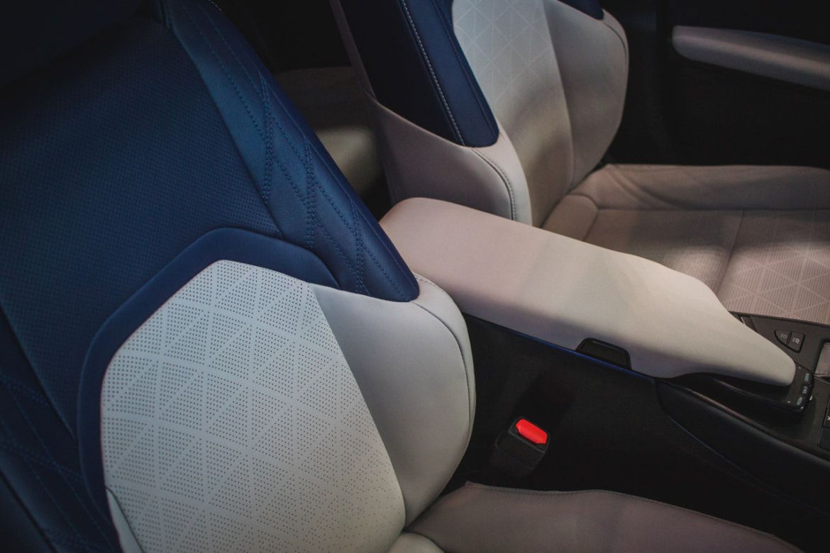 Lexus UX już w polskich salonach