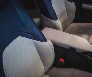 Lexus UX już w polskich salonach