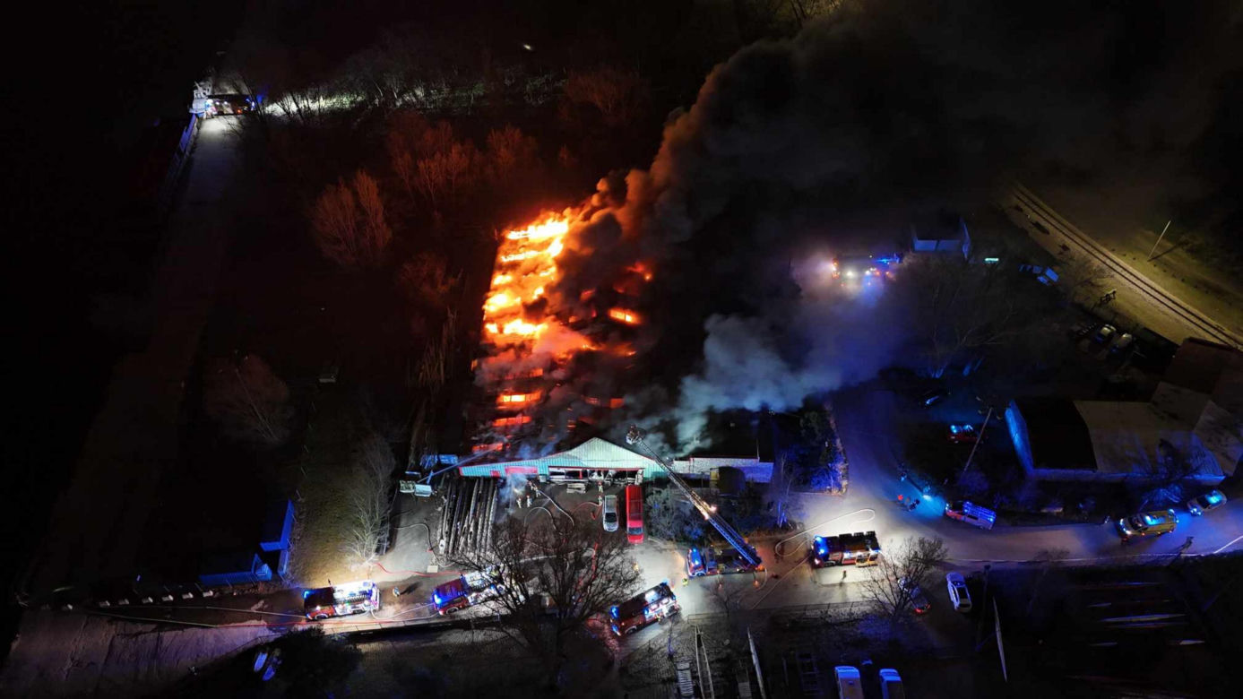 Ogromny pożar na Białołęce. Czarna chmura nad Warszawą