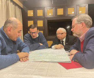 Mateusz Morawiecki i Jarosław Kaczyński w drodze do Kijowa