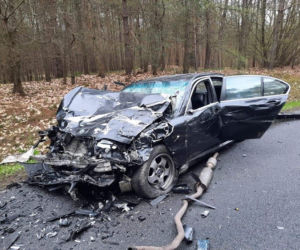 Straszny wypadek koło Złotowa. Nie żyje 25-latek. Rodzinę z dzieckiem zabrał helikopter LPR 