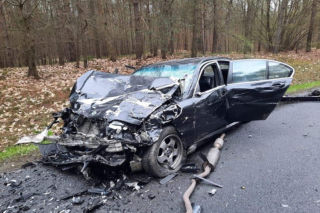 Straszny wypadek koło Złotowa. Nie żyje 25-latek. Rodzinę z dzieckiem zabrał helikopter LPR [zdjęcia]