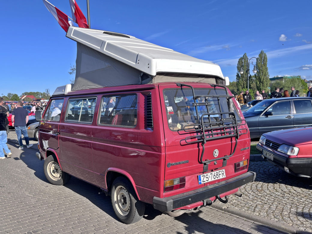 Zlot miłośników klasycznych samochodów w Gorzowie
