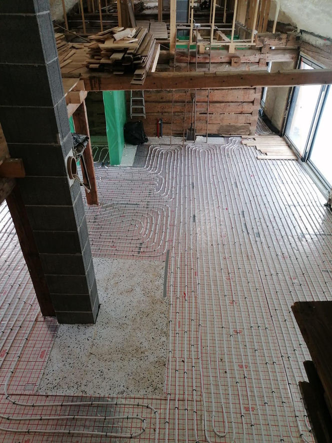 Remont chyży łemkowskiej w Hańczowej