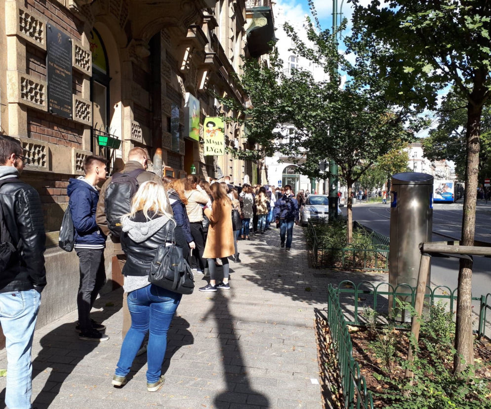 Bilety semestralne można też kupić w automatach biletowych.