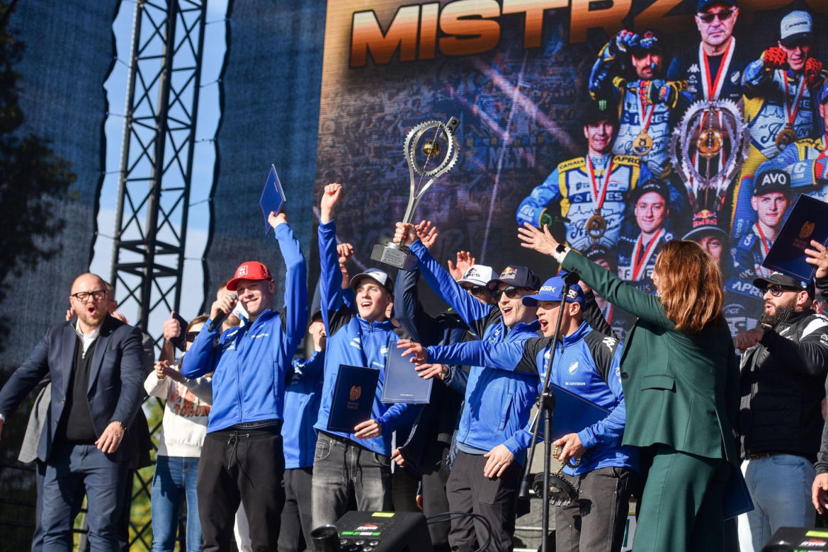 Tak PRES Toruń świętował mistrzostwo z kibicami! Feta pod Motoareną