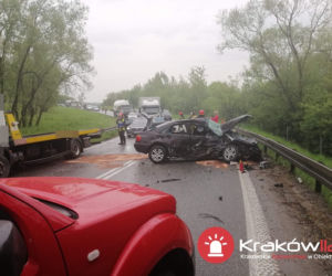 Koszmarny wypadek na obwodnicy Krakowa. Wśród rannych małe dziecko, lądował śmigłowiec