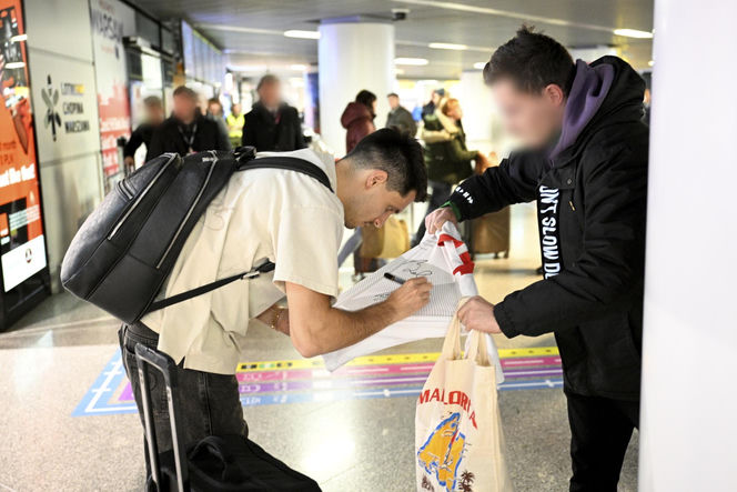 poproszę o galerie: Reprezentacja Polski przyleciała do kraju po meczu z Maltą