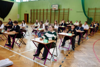 Egzamin ósmoklasisty z matematyki wyciekł do internetu? Uczniowie gorączkowo przeszukują sieć