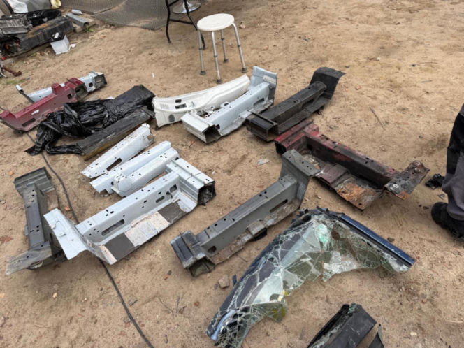 Jedna para kajdanek nie wystarczyła. Chłop jak dąb i spółka zatrzymani za bebeszenie kradzionych fur