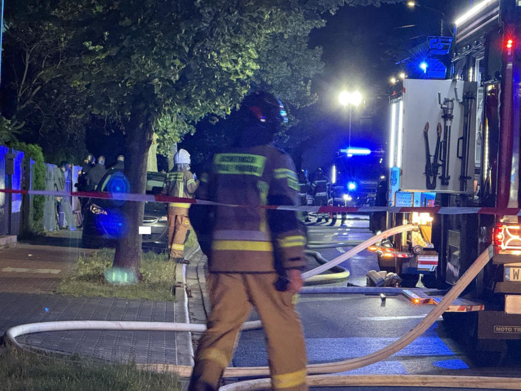 Antyterroryści zatrzymali mężczyznę w Ząbkach. Zabarykadował się w domu