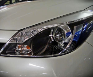 Toyota Yaris Hybrid 100