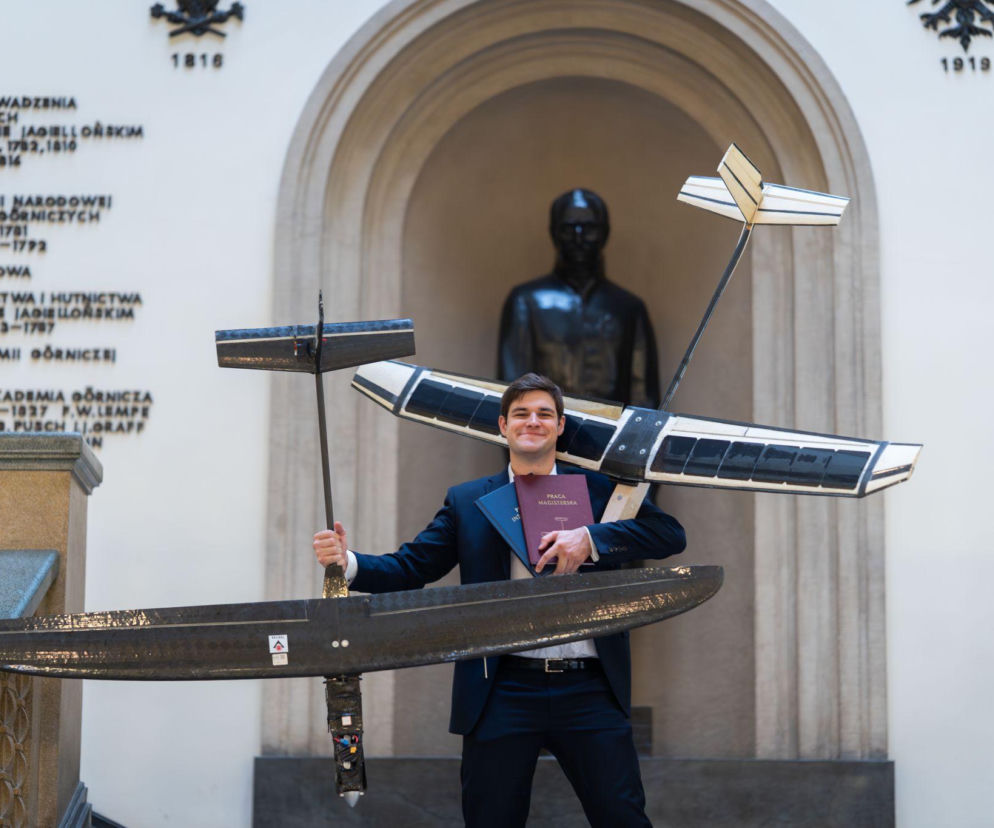 Jan Kostecki ze swoim modelem