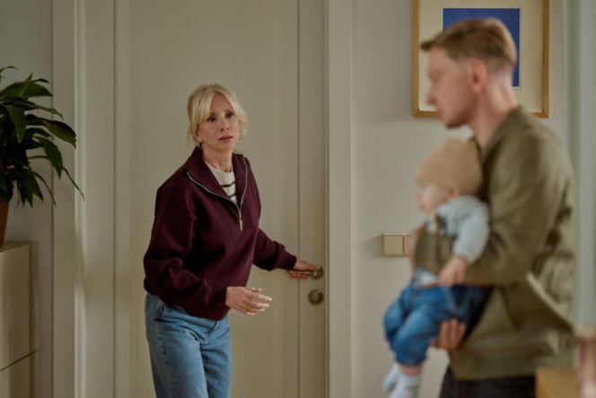 Na Wspólnej odc. 4128. Igor (Jakub Wesołowski), Ewa (Ewa Gawryluk), Jaś (Kazio Wierzbicki)