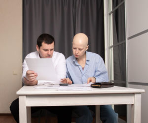 Po diagnozie nowotworu rachunki rosną szybciej, niż się wydaje. Te wydatki najczęściej zaskakują 