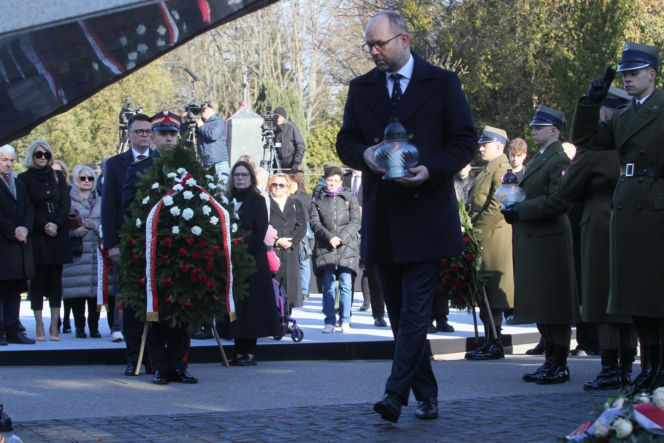 Obchody 16. rocznicy katastrofy smoleńskiej. Powązki