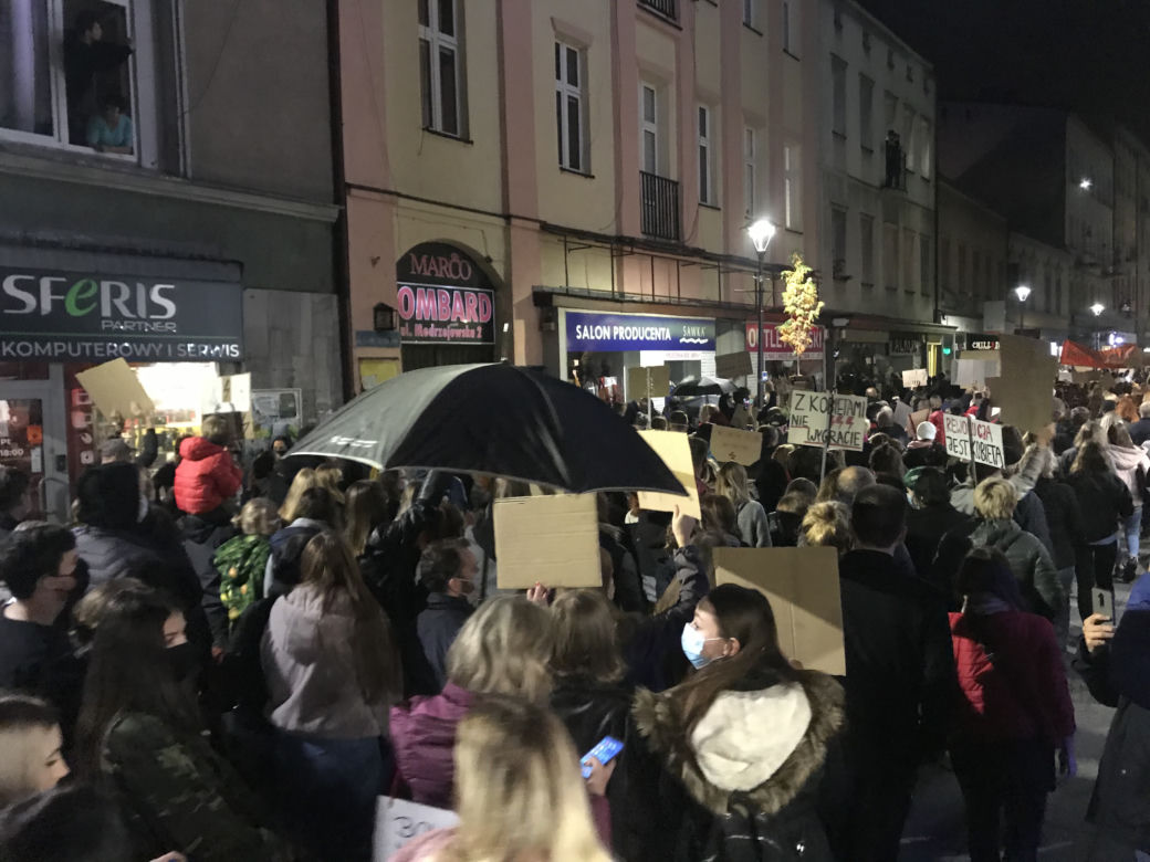 Strajk kobiet w Sosnowcu. Tłumy na ulicach! Wsparcie karetek, medyków i taksówkarzy