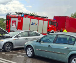 Groźna kolizja na DK 42 w Stykowie. Na skrzyżowaniu zderzyły się Ford, DAF i Renault