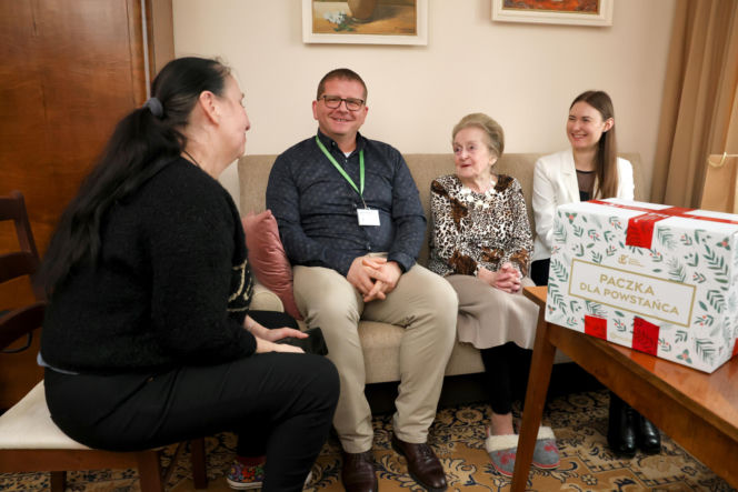 Z prezentami świątecznymi u Powstańców Warszawskich