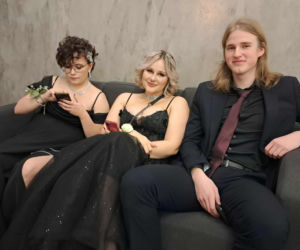 Tak bawili się maturzyści na studniówce skarżyskiego Erbla. Kreacje jak z czerwonego dywanu