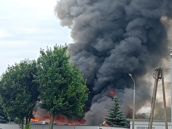 Potężny pożar we Włocławku. Wiele zastępów straży w akcji