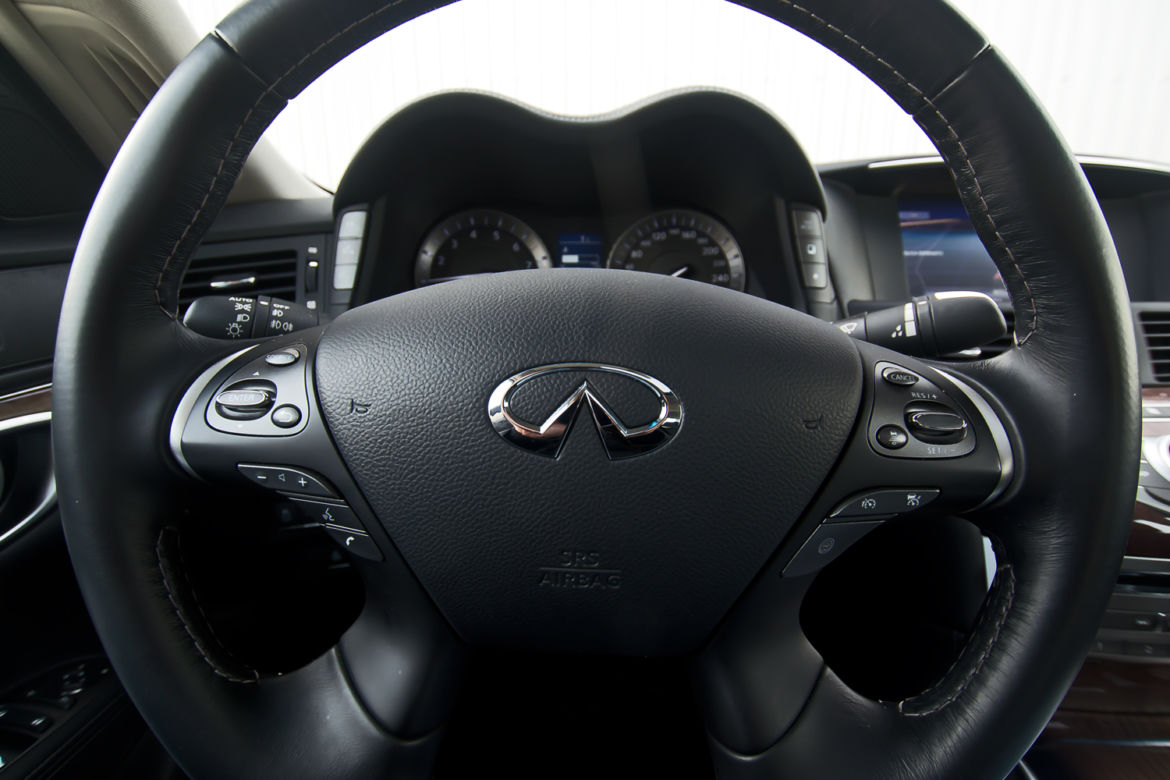 Infiniti Q70h Premium Tech