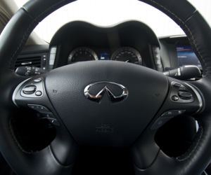 Infiniti Q70h Premium Tech