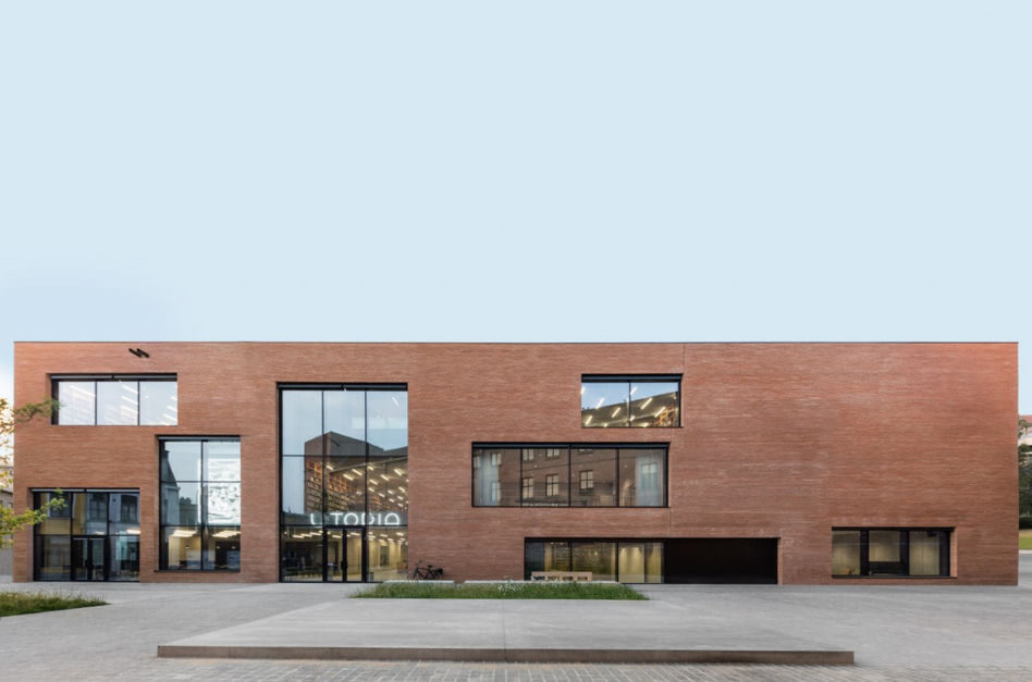 Architektoniczna utopia? Siedziba miejskiej biblioteki i Akademii Sztuk Performatywnych w Aalst