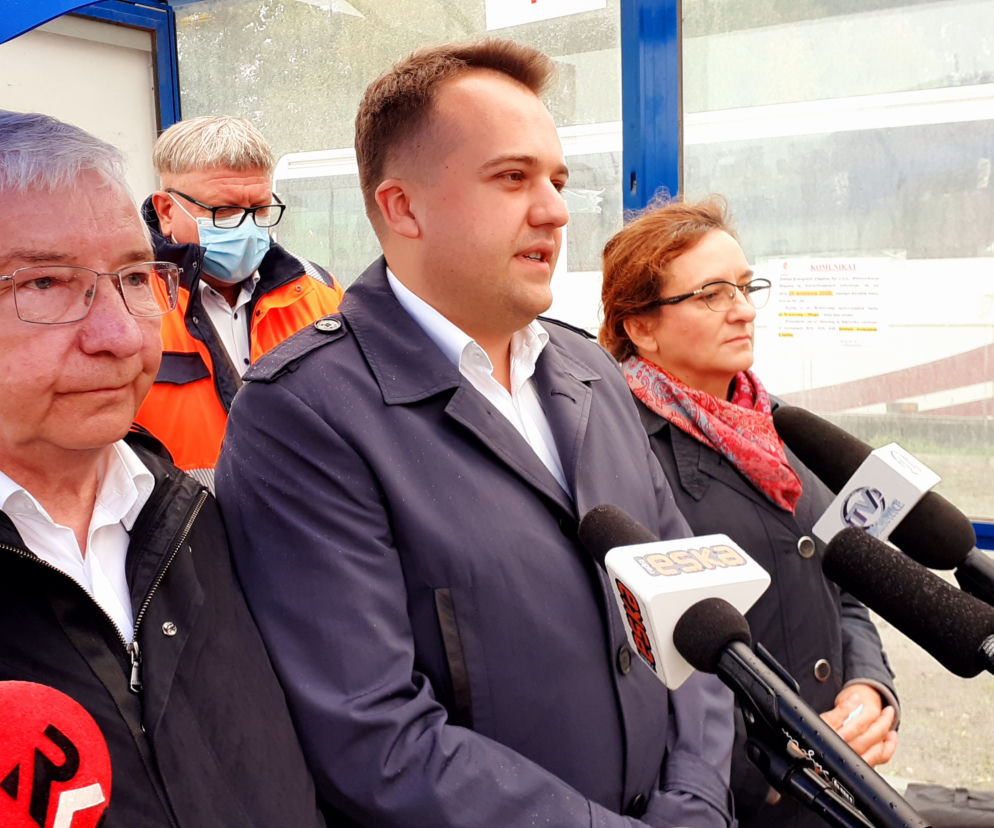 Posłowie PiS Agata Wojtyszek i Krzysztof Lipiec wspólnie z prezydentem Markiem Materkiem na otwarciu Krańcowej