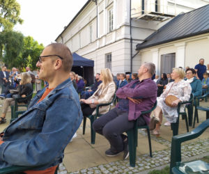 Spotkanie autorskie Artura Ziontka i koncert siedleckich artystów przy fontannie 18.08.2021