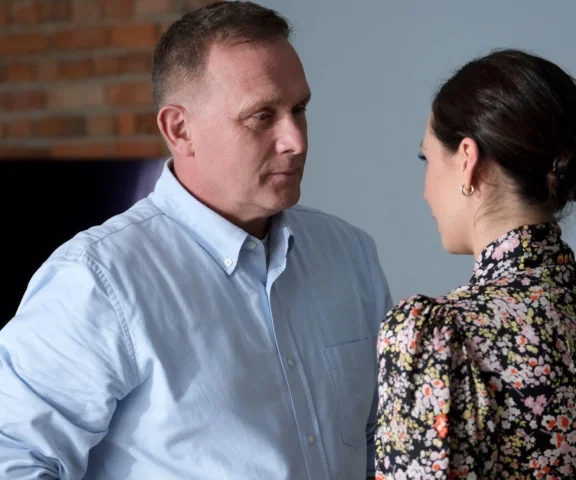 Artur dowie się, po co Joanna przyjechała do Grabiny. Ta kolacja okaże się początkiem romansu? 