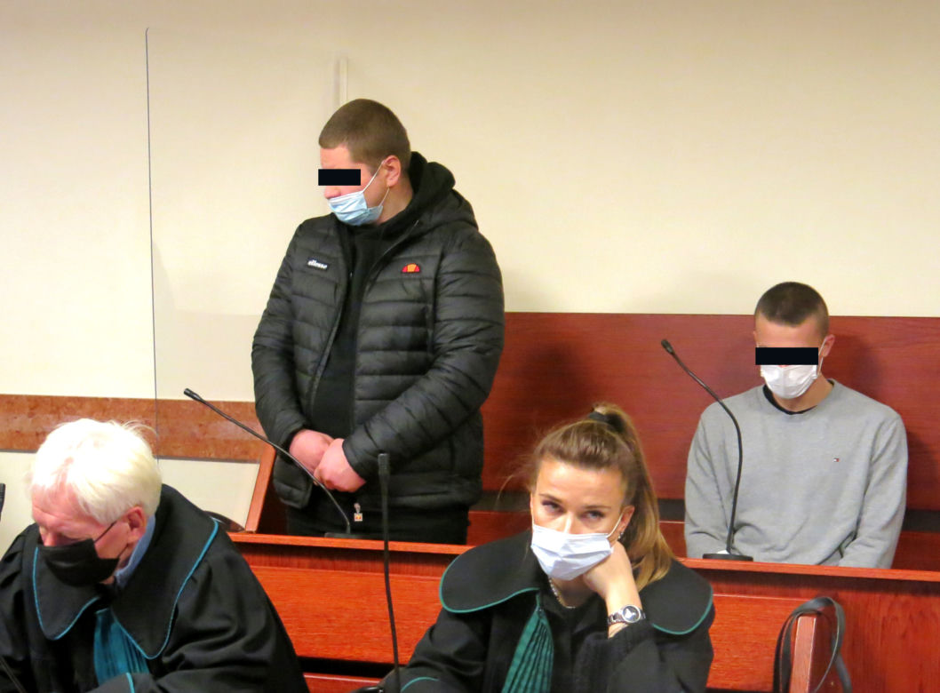 Okradli mieszkanki Białegostoku metodą „na policjanta”. Ruszył proces