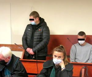 Okradli mieszkanki Białegostoku metodą „na policjanta”. Ruszył proces
