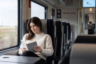 Empik i PKP Intercity zachęcają do czytania w podróży. Książki pojawiły się w wybranych pociągach