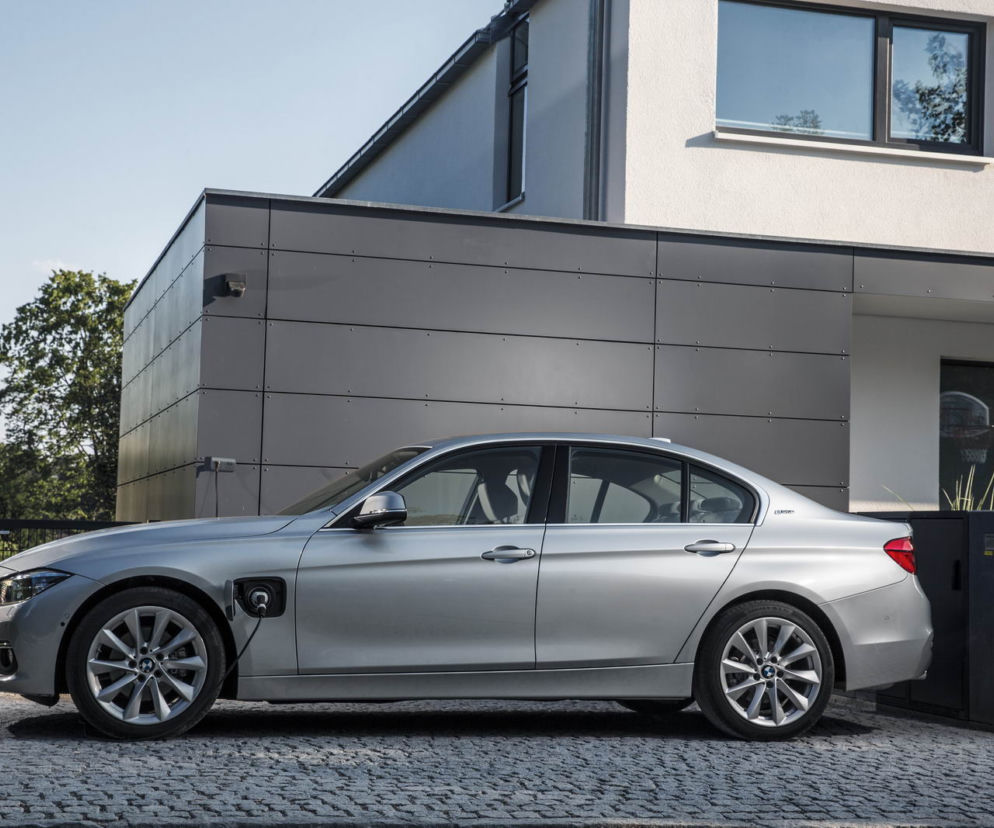 BMW 330e Plug-in Hybrid