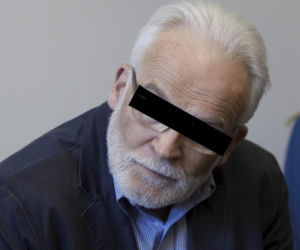 Zmarł, bo lekarz zaszył mu dwie chusty w brzuchu