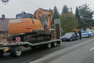 Wiózł koparkę i rwał linie energetyczne przez 10 kilometrów!