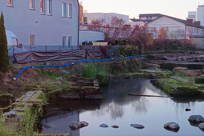 Fundamenty dawnych kamienic przy ul. Św. Floriana