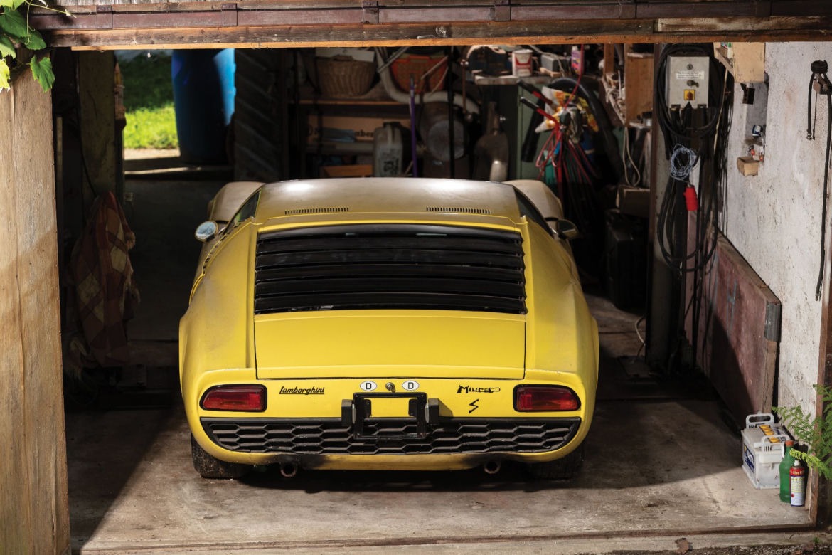 Odnaleziona w szopie Lamborghini Miura trafi na aukcję