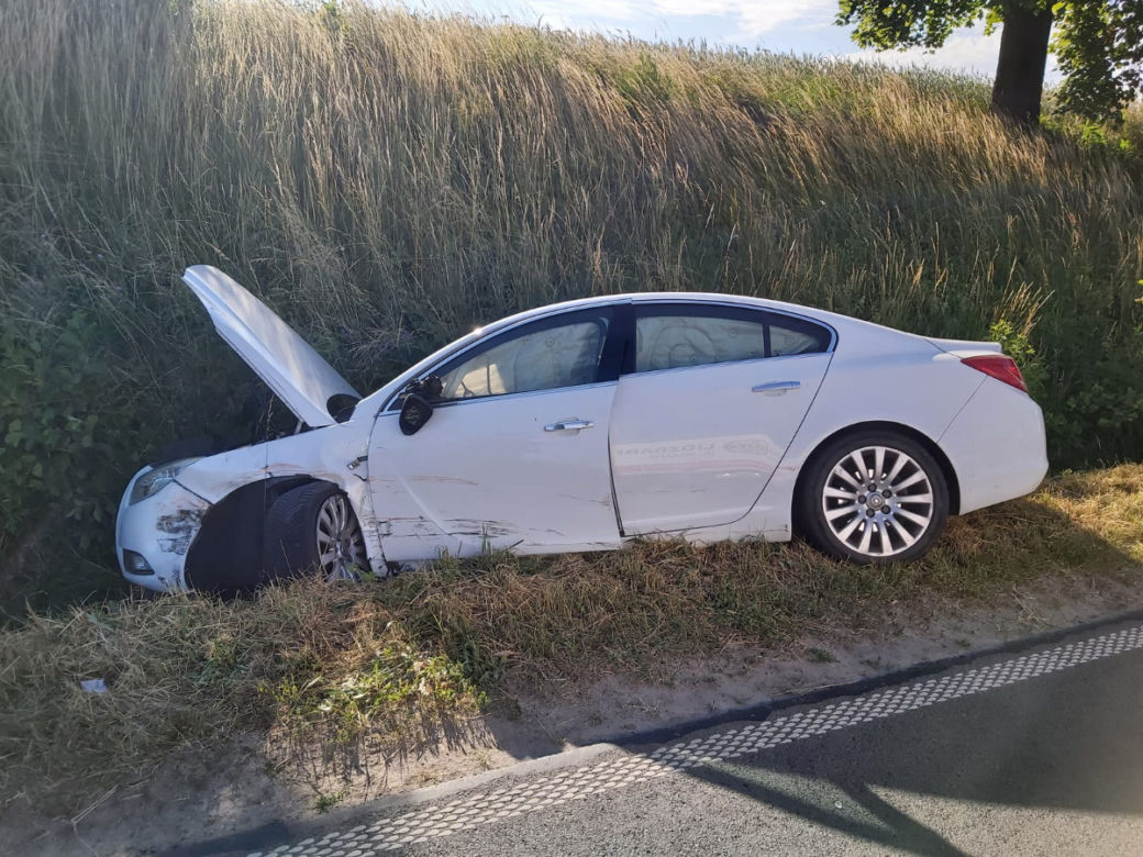 Kujawsko-pomorskie: Zderzenie trzech aut na prostej drodze! Są ranni [ZDJĘCIA]