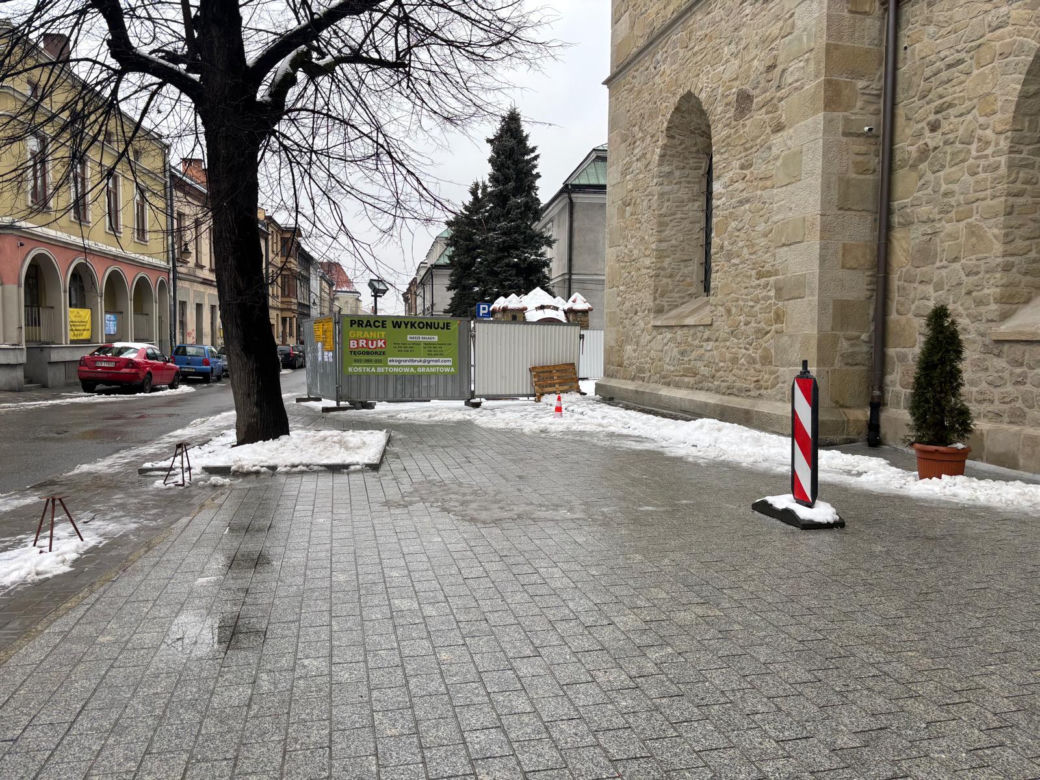 Kostka brukowa przed bazylika św. Małgorzaty 