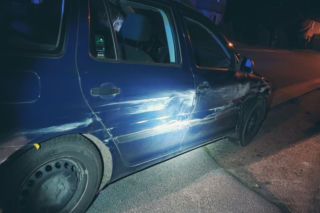 Jechał autostradą odbijając się od barier. Zmęczył go wypity alkohol