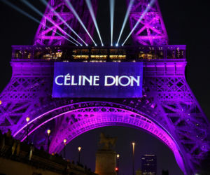 Wieża Eiffla rozbłysła na powrót Celine Dion