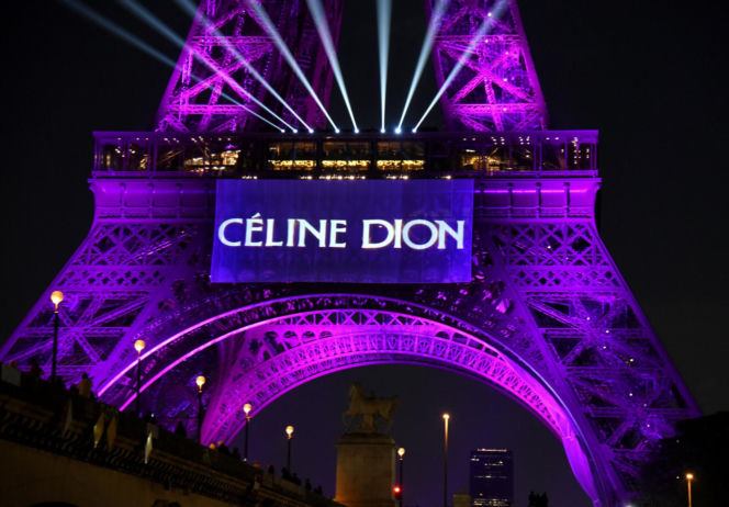 Wieża Eiffla rozbłysła na powrót Celine Dion