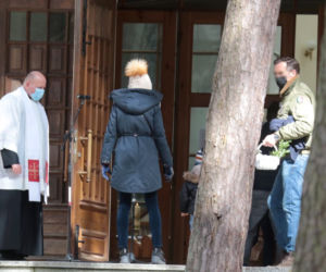 Marta Kaczyńska z mężem i synkiem poświęciła koszyczek