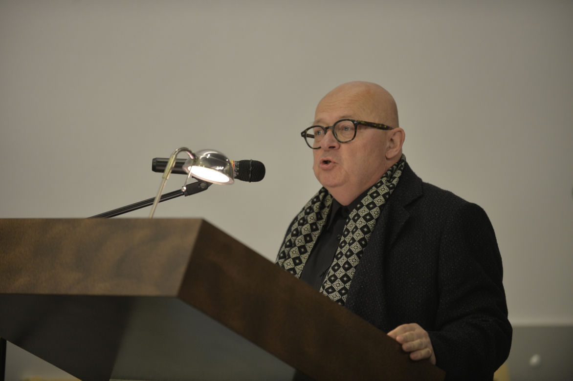 Pogrzeb Jerzego Urbana. Pożegnali go Kwaśniewski i Michnik. Kto jeszcze? 