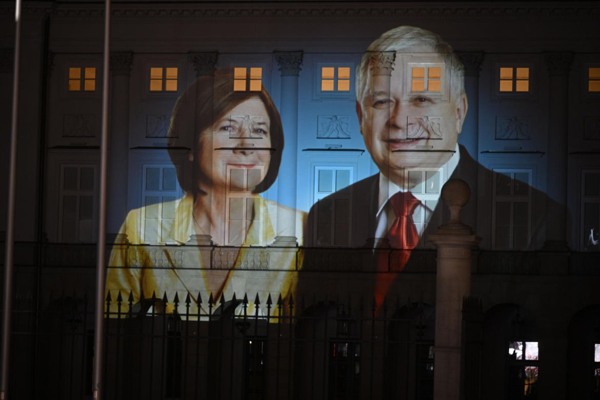Marsz Pamięci PiS przeszedł ulicami Warszawy. To już 16 lat po katastrofie smoleńskiej